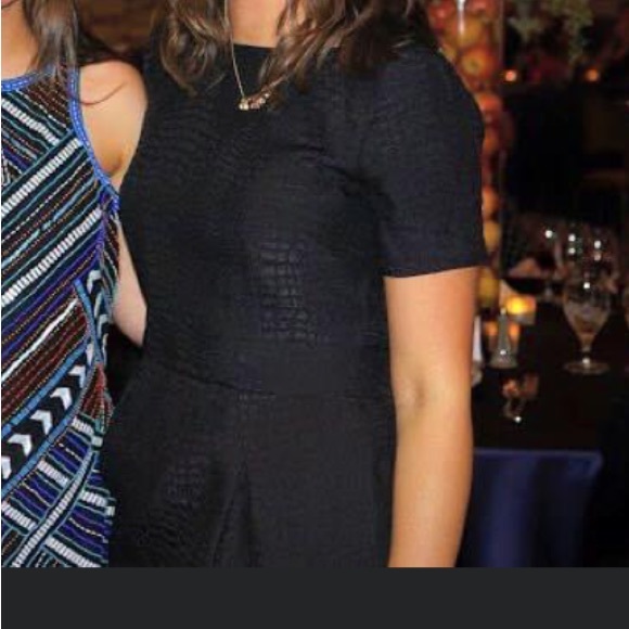 Short-Sleeved Black Dress - Picture 4 of 4